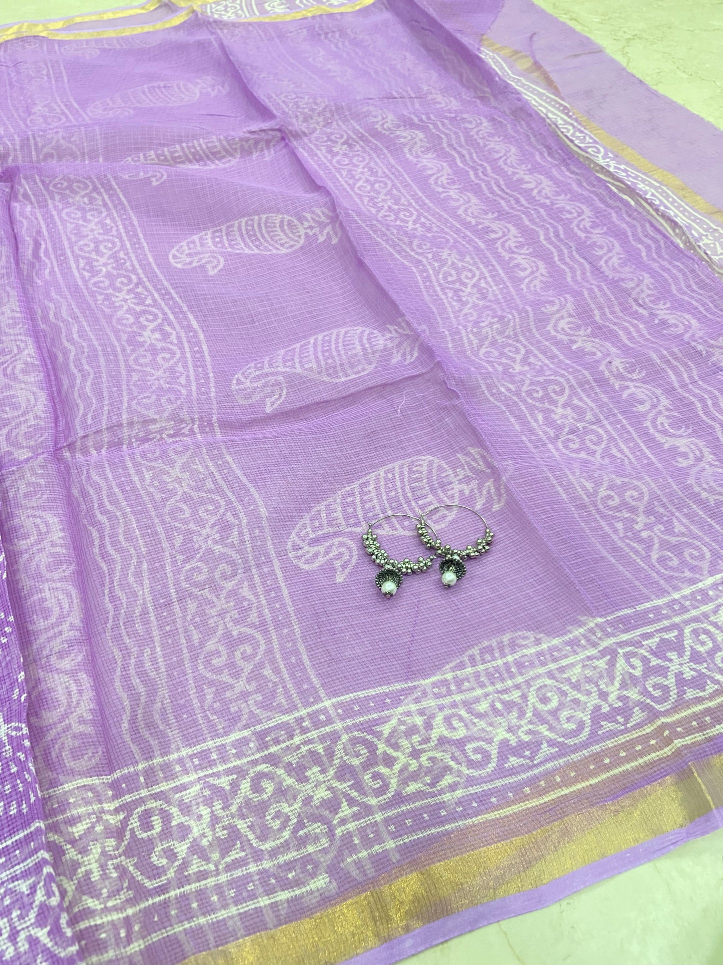 Lavender and white flower buttis cotton kota doria saree