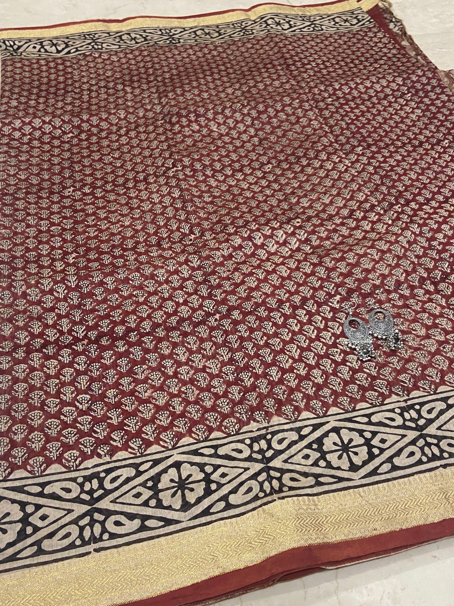 Maroon flowers buttis maheshwari cotton silk zari border saree