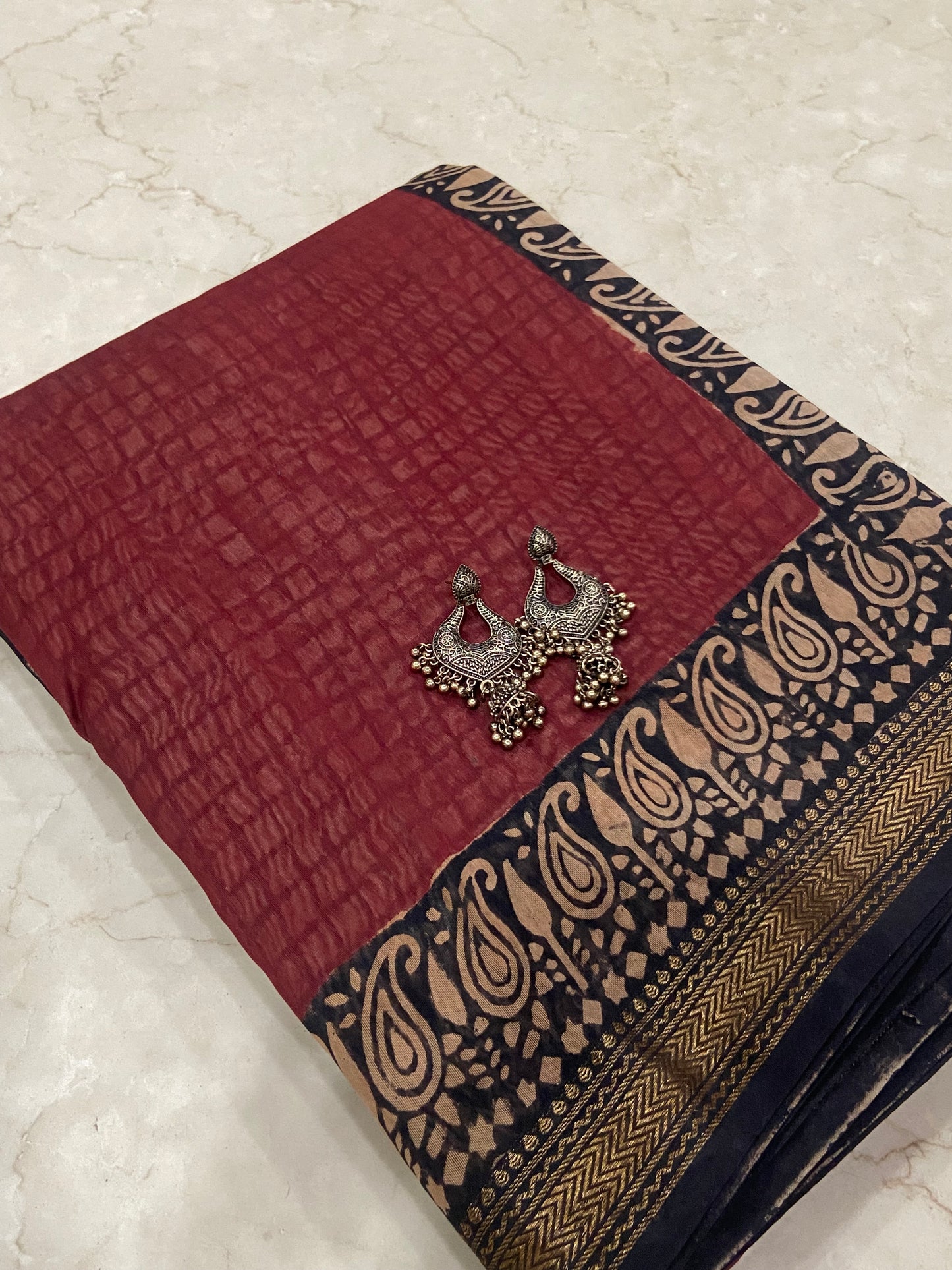 Half Red and black checkered maheshwari cotton silk zari border saree