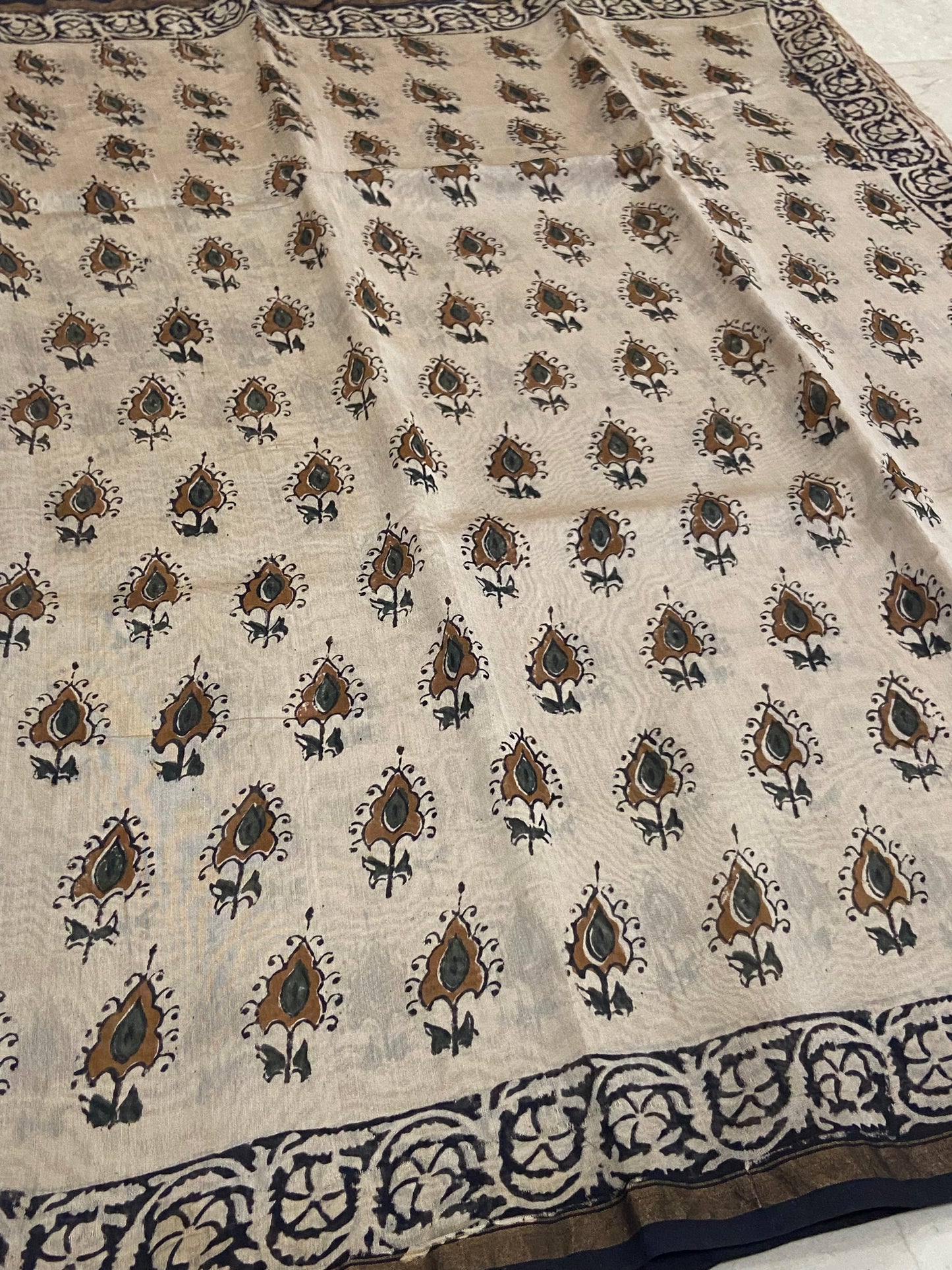 Cream white chanderi cotton silk zari border saree