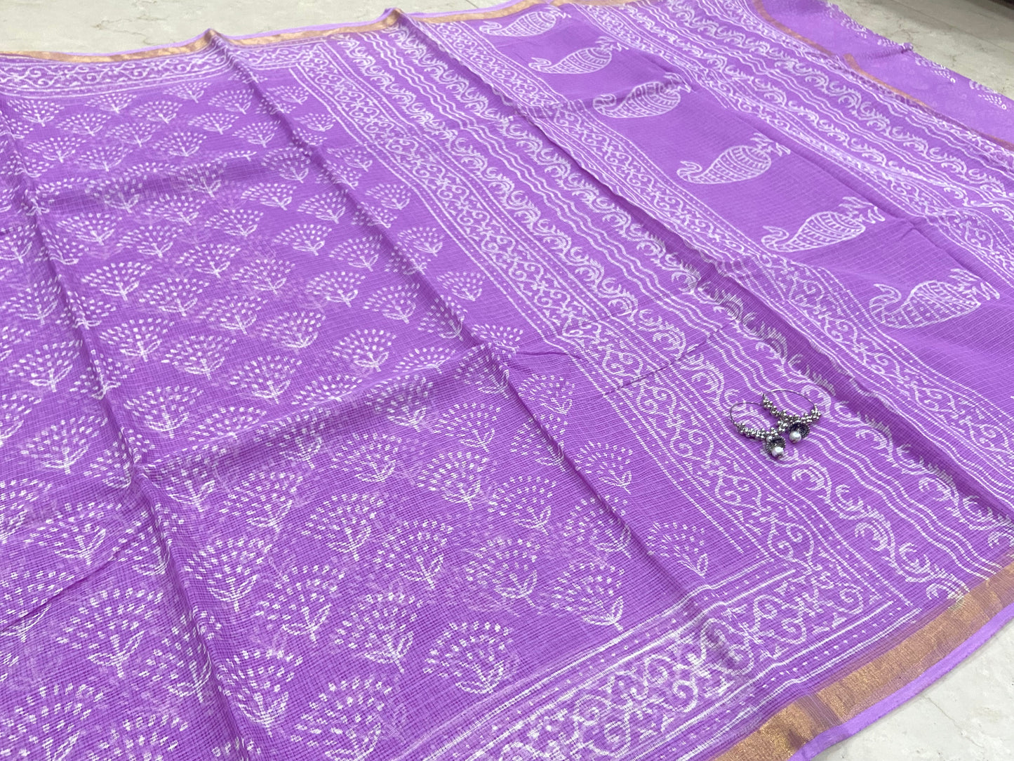 Lavender and white flower buttis cotton kota doria saree