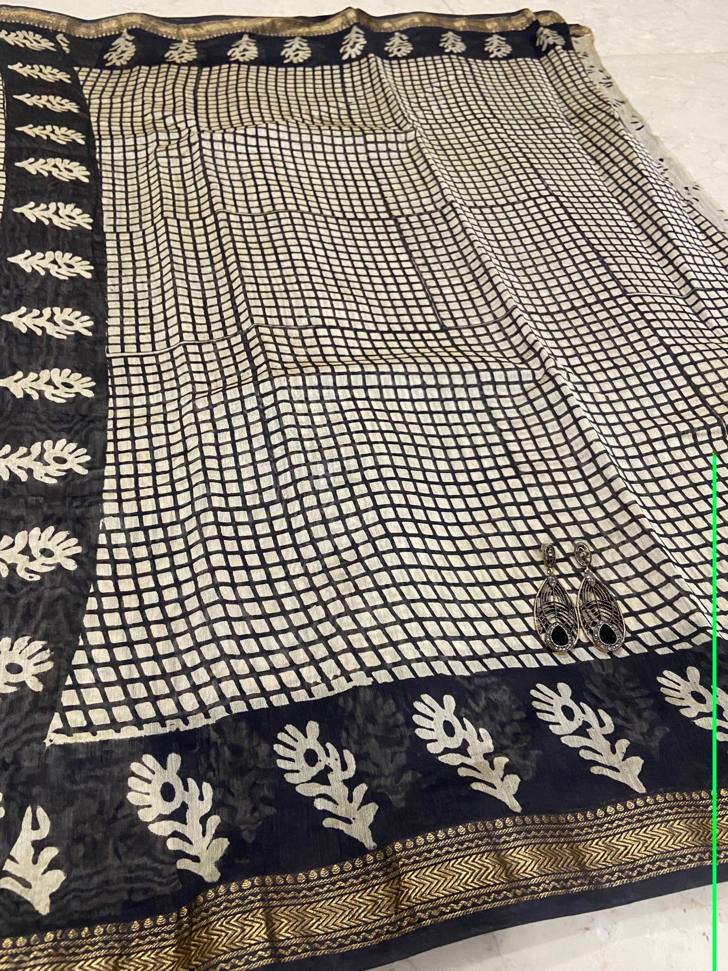 Black and white checkered maheshwari cotton silk zari border saree