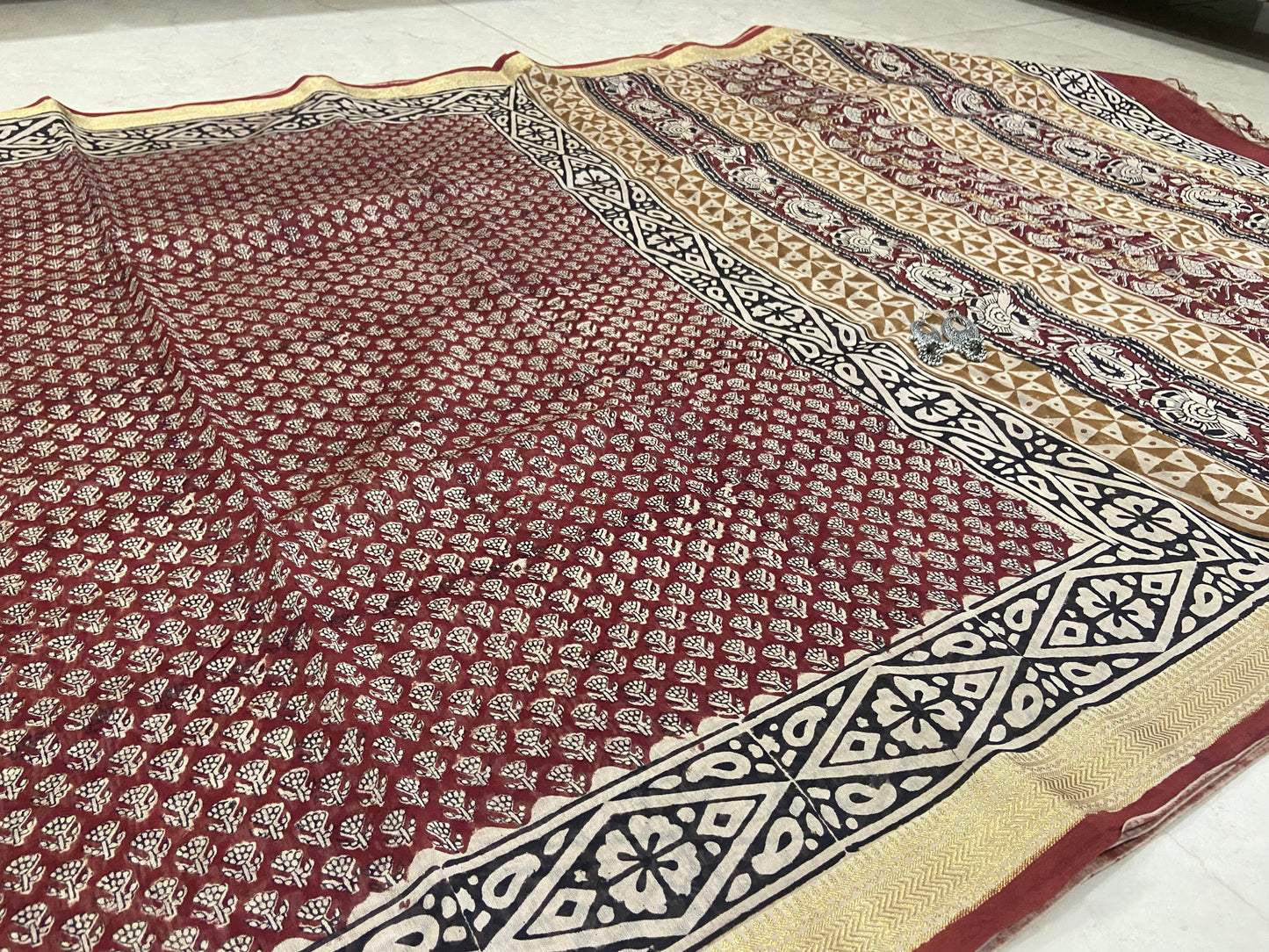 Maroon flowers buttis maheshwari cotton silk zari border saree