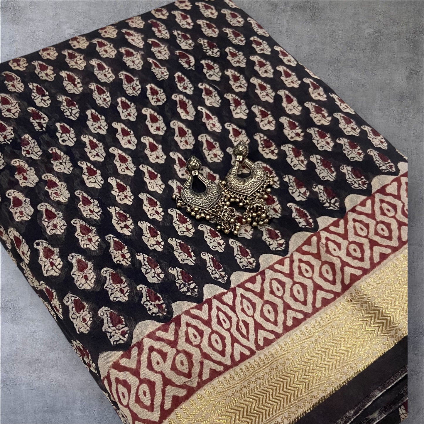 Black maheshwari cotton silk zari border saree
