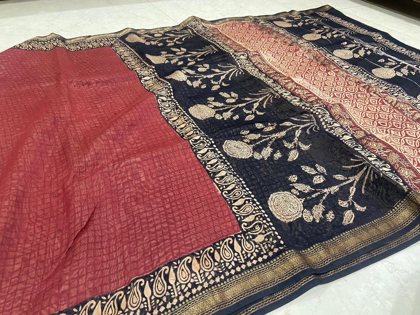 Half Red and black checkered maheshwari cotton silk zari border saree