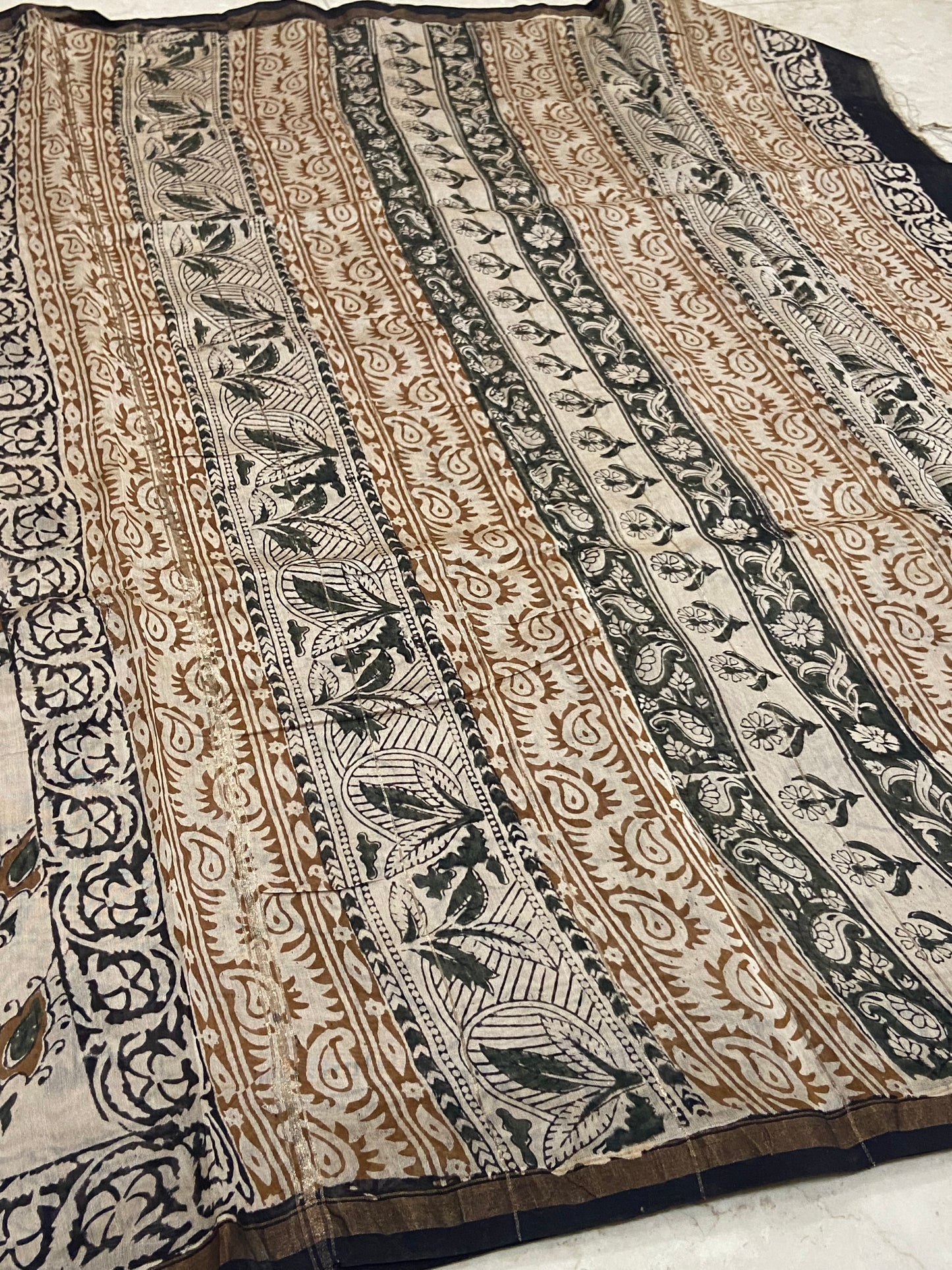 Cream white chanderi cotton silk zari border saree