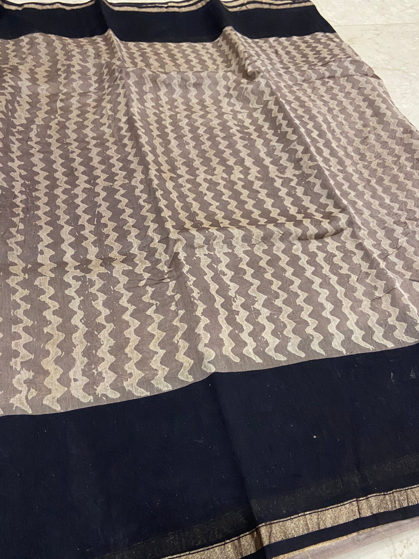 Grey zigzag patterned chanderi cotton silk saree