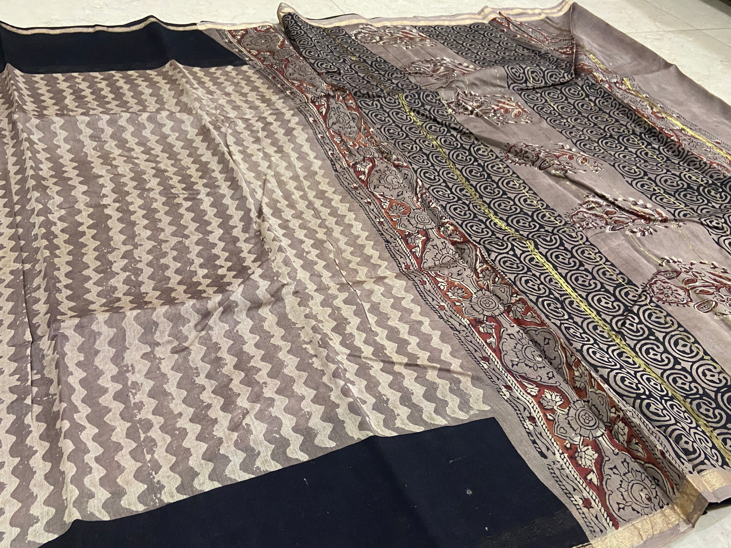Grey zigzag patterned chanderi cotton silk saree